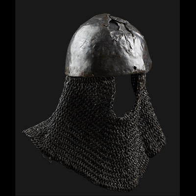 Hoch bedeutende mittelalterliche Hirnhaube und Brnne